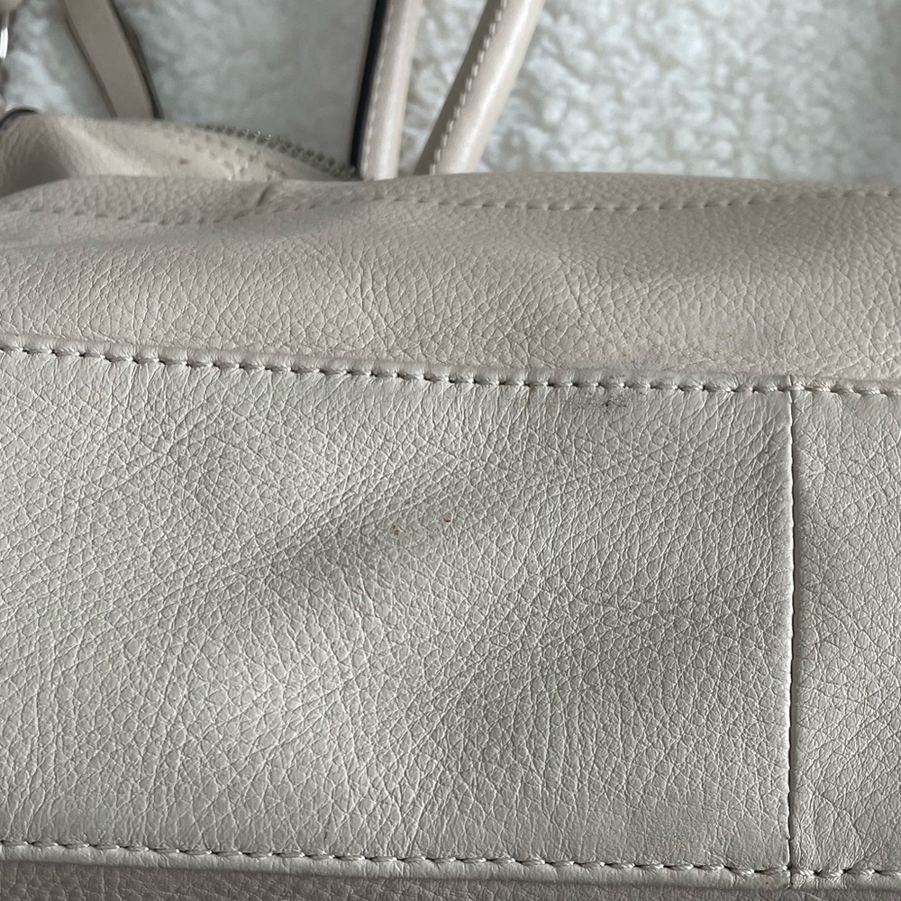 LC: ⭐️HP⭐️ B. Makowsky Leather White Cream Purse with Animal Print Inside - Picture 13 of 15
